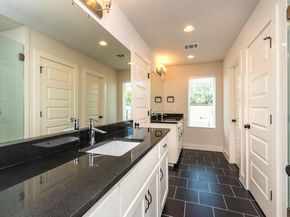 1182 Ridgeway DR A, Austin TX 78702