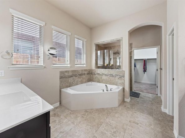 216 Marys Creek LN, Liberty Hill TX 78642