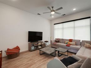 4901 Springdale RD 102, Austin TX 78723