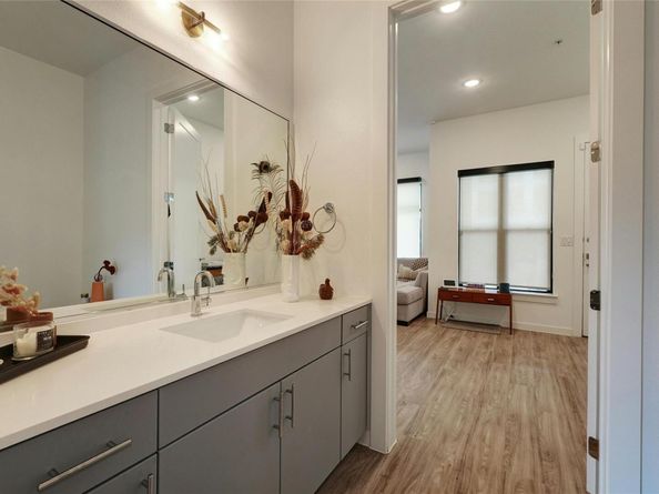 4901 Springdale RD 102, Austin TX 78723