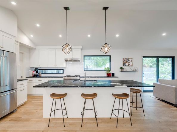 2111 Teakwood DR, Austin TX 78757