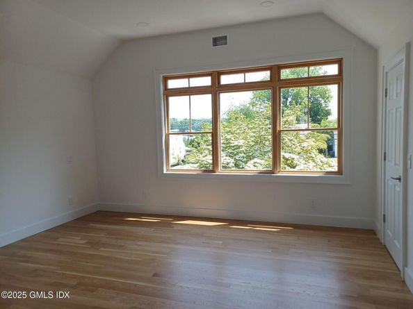 105 Houston Terrace, Stamford CT 06902