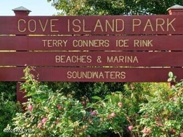 105 Houston Terrace, Stamford CT 06902