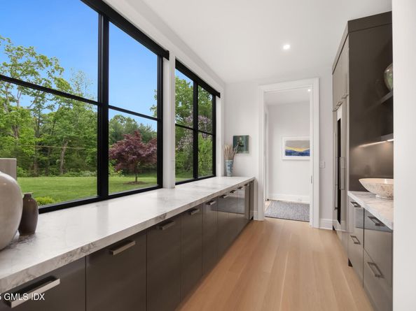 31 Meadow Lane, Greenwich CT 06831