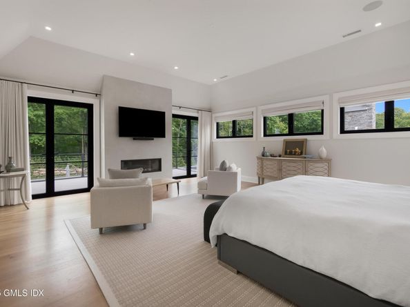 31 Meadow Lane, Greenwich CT 06831