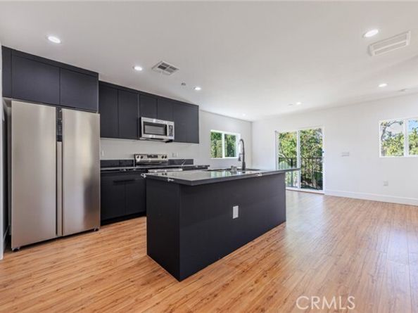 10810 Hesby, Los Angeles CA 91601