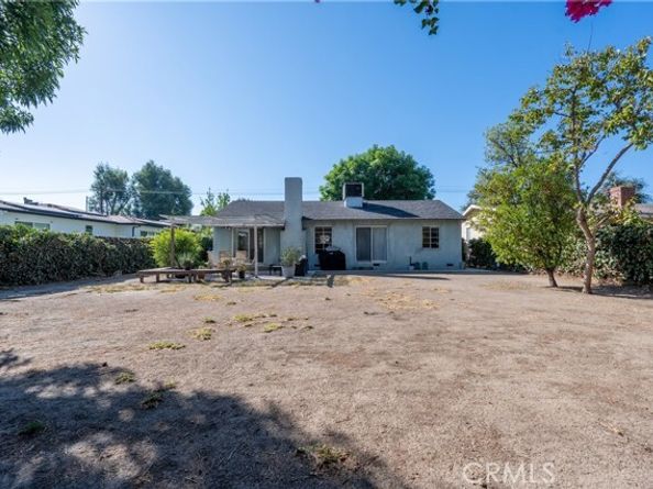 15815 Bassett Street, Los Angeles CA 91406