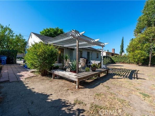 15815 Bassett Street, Los Angeles CA 91406