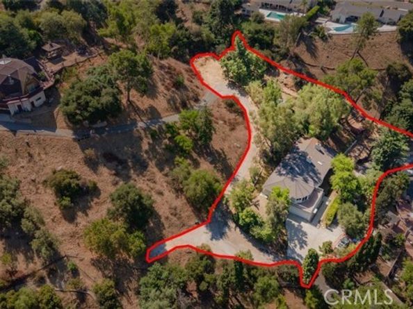 9530 Wheatland Avenue, Burbank CA 91040