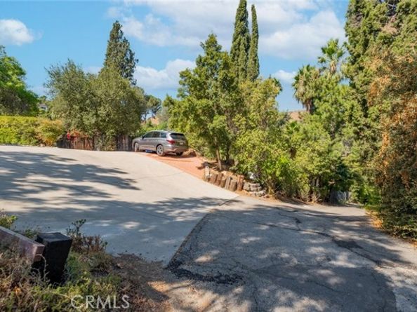 9530 Wheatland Avenue, Burbank CA 91040
