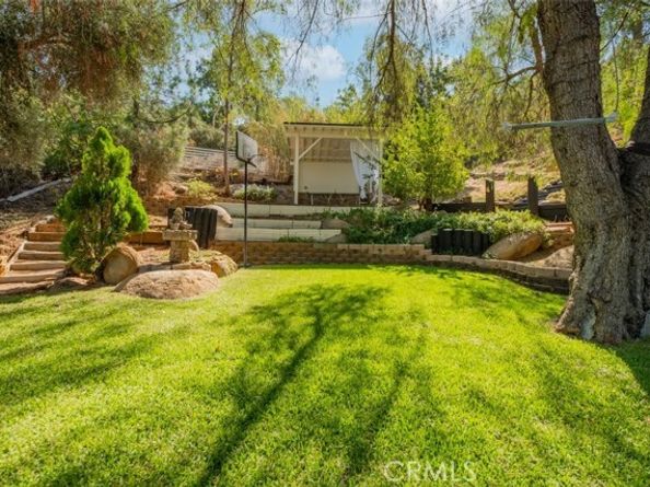 9530 Wheatland Avenue, Burbank CA 91040