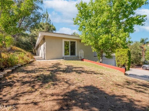 9530 Wheatland Avenue, Burbank CA 91040