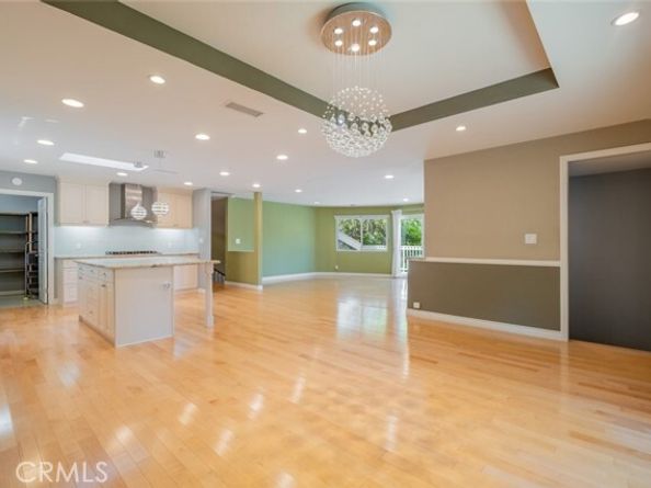9530 Wheatland Avenue, Burbank CA 91040
