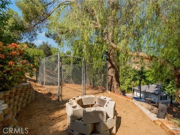 9530 Wheatland Avenue, Burbank CA 91040