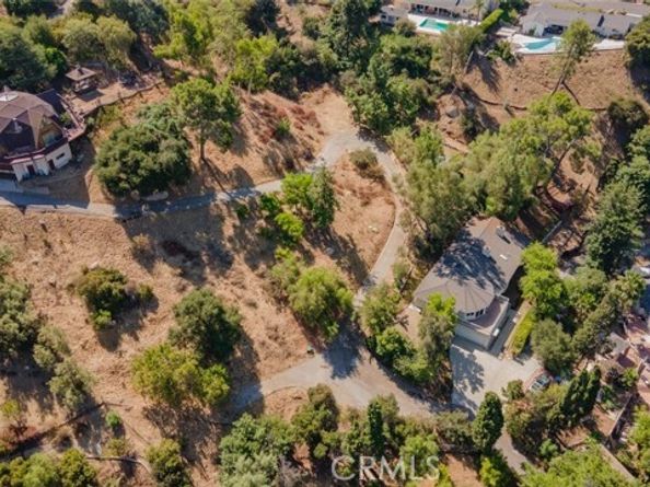 9530 Wheatland Avenue, Burbank CA 91040
