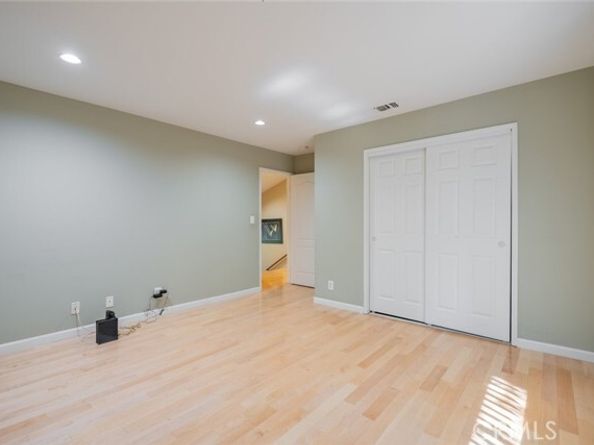 9530 Wheatland Avenue, Burbank CA 91040