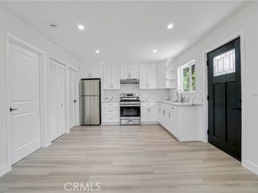 19120 Bessemer Street, Tarzana (los Angeles) CA 91335
