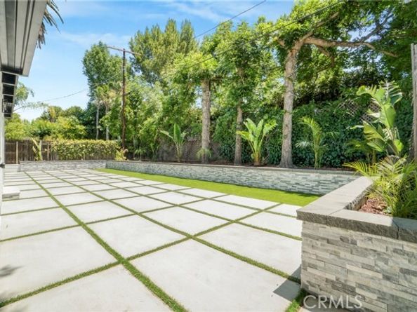 19120 Bessemer Street, Tarzana (los Angeles) CA 91335