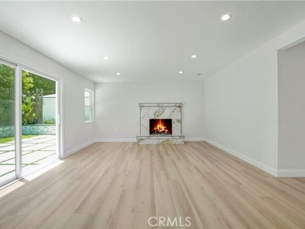 19120 Bessemer Street, Tarzana (los Angeles) CA 91335