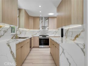 19120 Bessemer Street, Tarzana (los Angeles) CA 91335