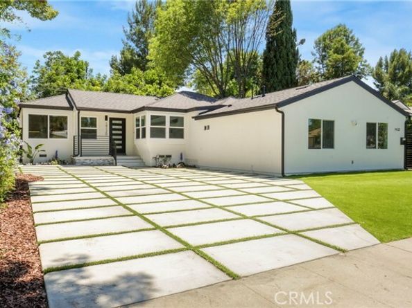 19120 Bessemer Street, Tarzana (los Angeles) CA 91335