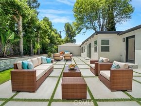 19120 Bessemer Street, Tarzana (los Angeles) CA 91335