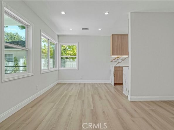 19120 Bessemer Street, Tarzana (los Angeles) CA 91335