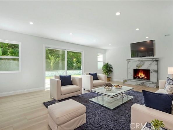 19120 Bessemer Street, Tarzana (los Angeles) CA 91335