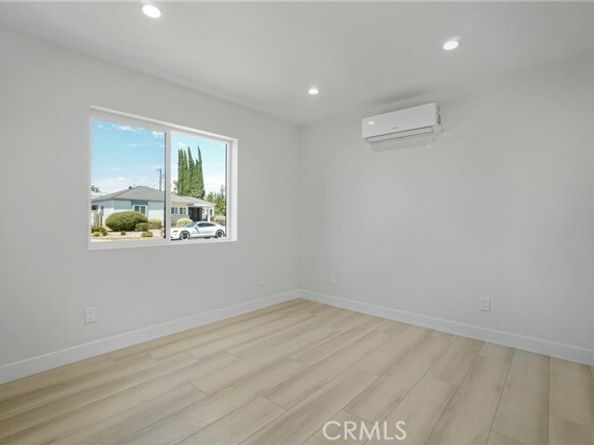 19120 Bessemer Street, Tarzana (los Angeles) CA 91335