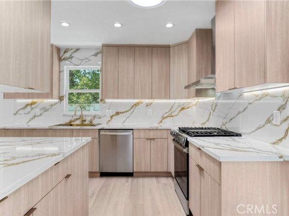 19120 Bessemer Street, Tarzana (los Angeles) CA 91335