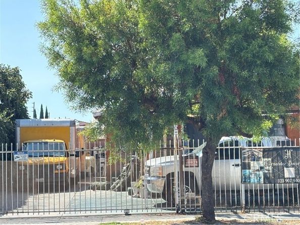10821 Compton, Los Angeles CA 90059