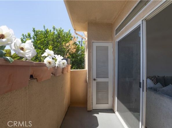 13801 Oxnard Street 202, Van Nuys (los Angeles) CA 91401