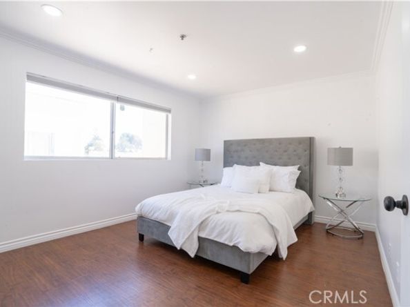 13801 Oxnard Street 202, Van Nuys (los Angeles) CA 91401