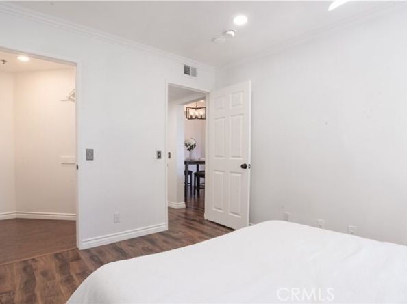 13801 Oxnard Street 202, Van Nuys (los Angeles) CA 91401