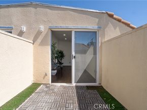 13801 Oxnard Street 202, Van Nuys (los Angeles) CA 91401