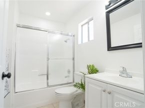 13801 Oxnard Street 202, Van Nuys (los Angeles) CA 91401