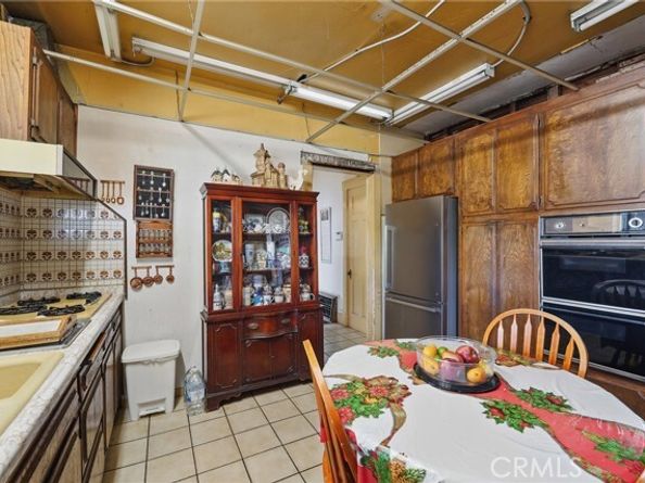 13321 Reedley Street, Panorama City (los Angeles) CA 91402