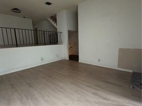 17811 Devonshire, Northridge (los Angeles) CA 91325