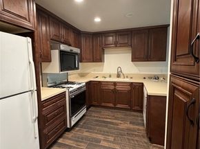 17811 Devonshire, Northridge (los Angeles) CA 91325