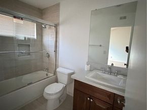 17811 Devonshire, Northridge (los Angeles) CA 91325