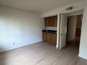 17811 Devonshire, Northridge (los Angeles) CA 91325