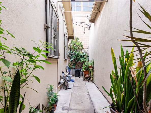 4656 Floral, Los Angeles CA 90022