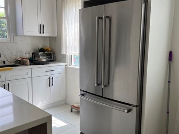 8129 Radford Avenue, North Hollywood (los Angeles) CA 91605