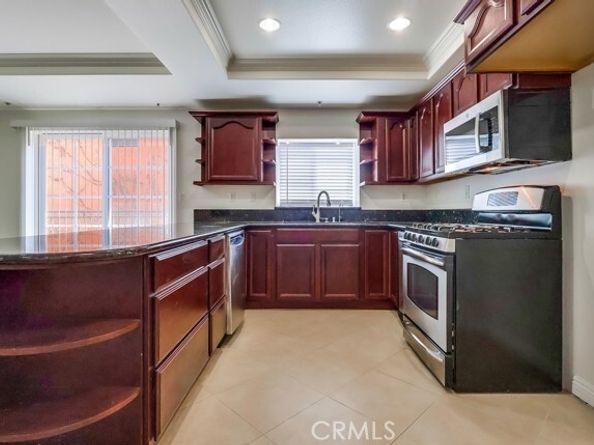 700 S Ardmore Avenue 204, Los Angeles CA 90005