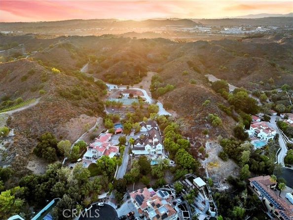 2 Via Terracaleta, Laguna Hills CA 92679