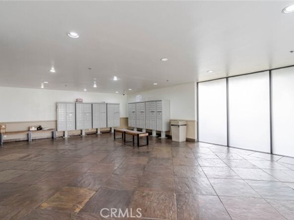 19350 Sherman Way 210, Reseda (los Angeles) CA 91335