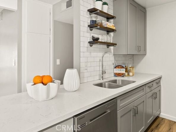 18620 Hatteras Street 223, Tarzana (los Angeles) CA 91356