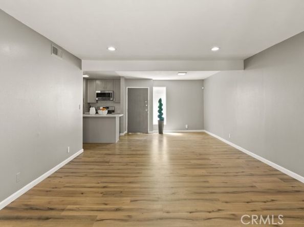 18620 Hatteras Street 223, Tarzana (los Angeles) CA 91356