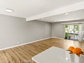 18620 Hatteras Street 223, Tarzana (los Angeles) CA 91356