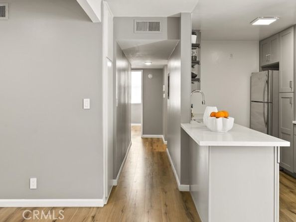 18620 Hatteras Street 223, Tarzana (los Angeles) CA 91356